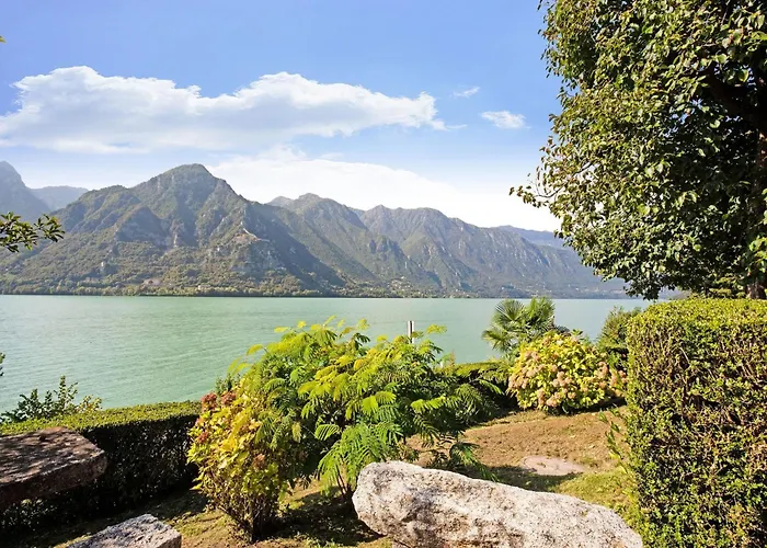 Lakeside Living With Adventure Crone