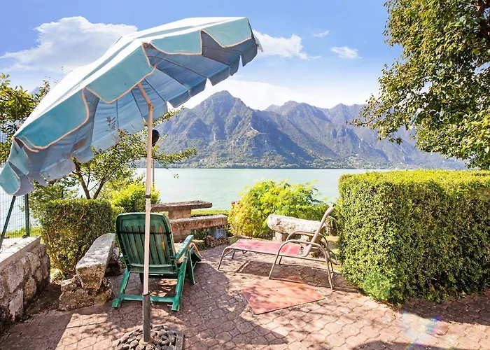 Lakeside Living With Adventure * Crone